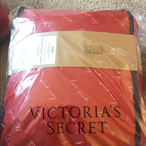 Pink Victoria’s Secret Sherpa Cardigan Gift Set NWT - Picture 5 of 8